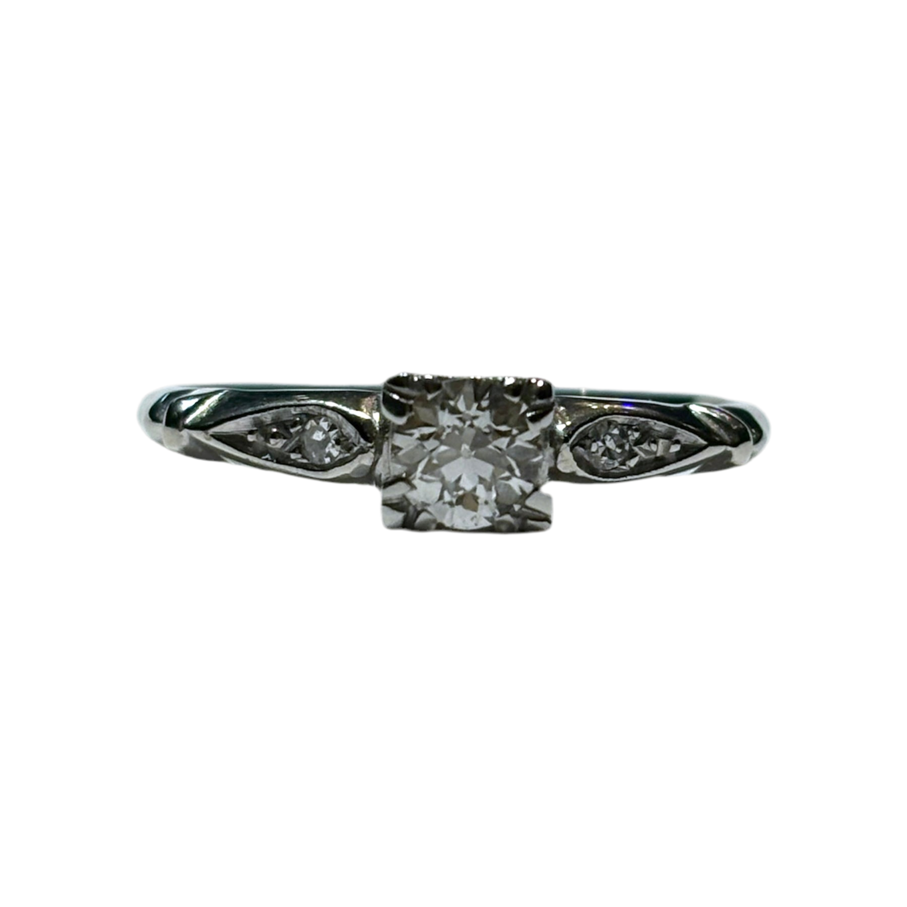 Vintage Engagement Ring w. Petal Accents