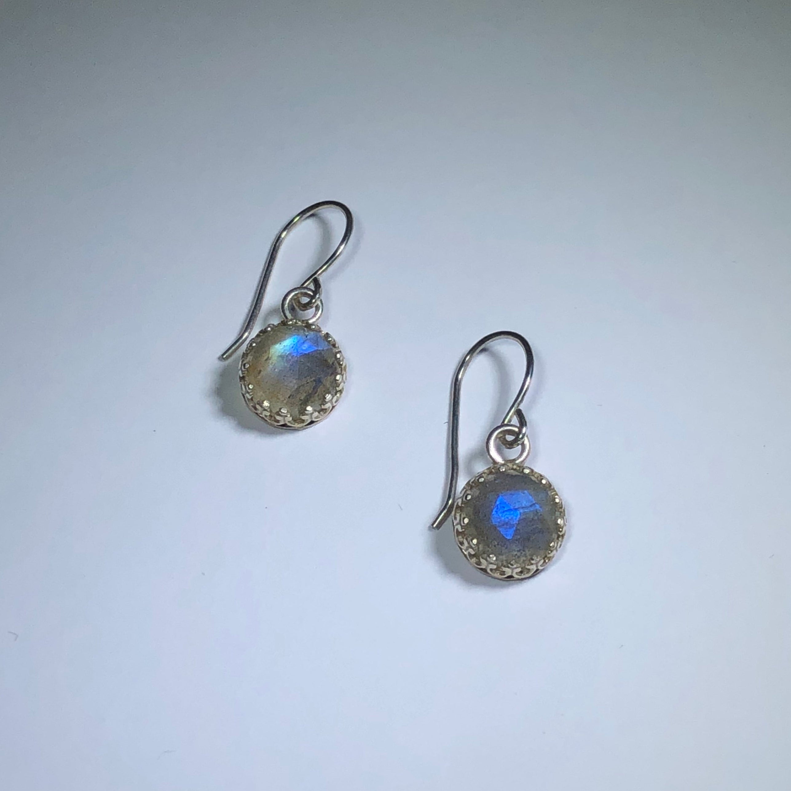 Crown Setting Drop Earrings