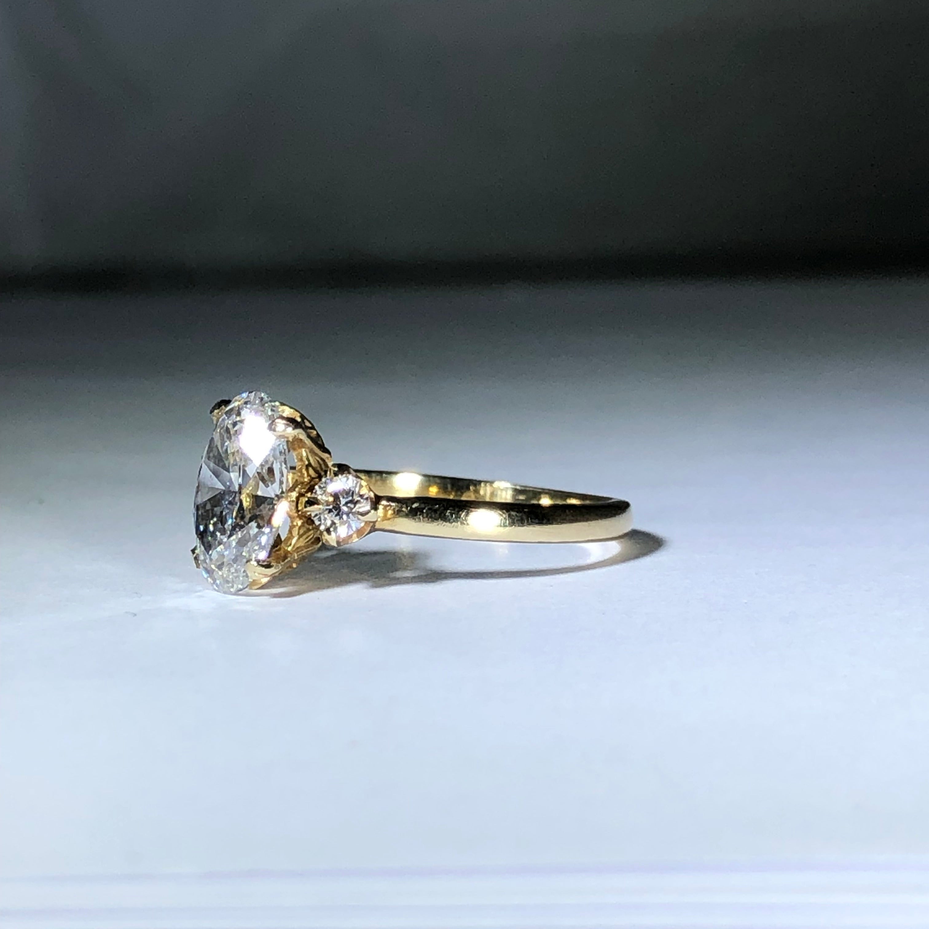 Classic Trio Engagement Ring w. Oval Diamond