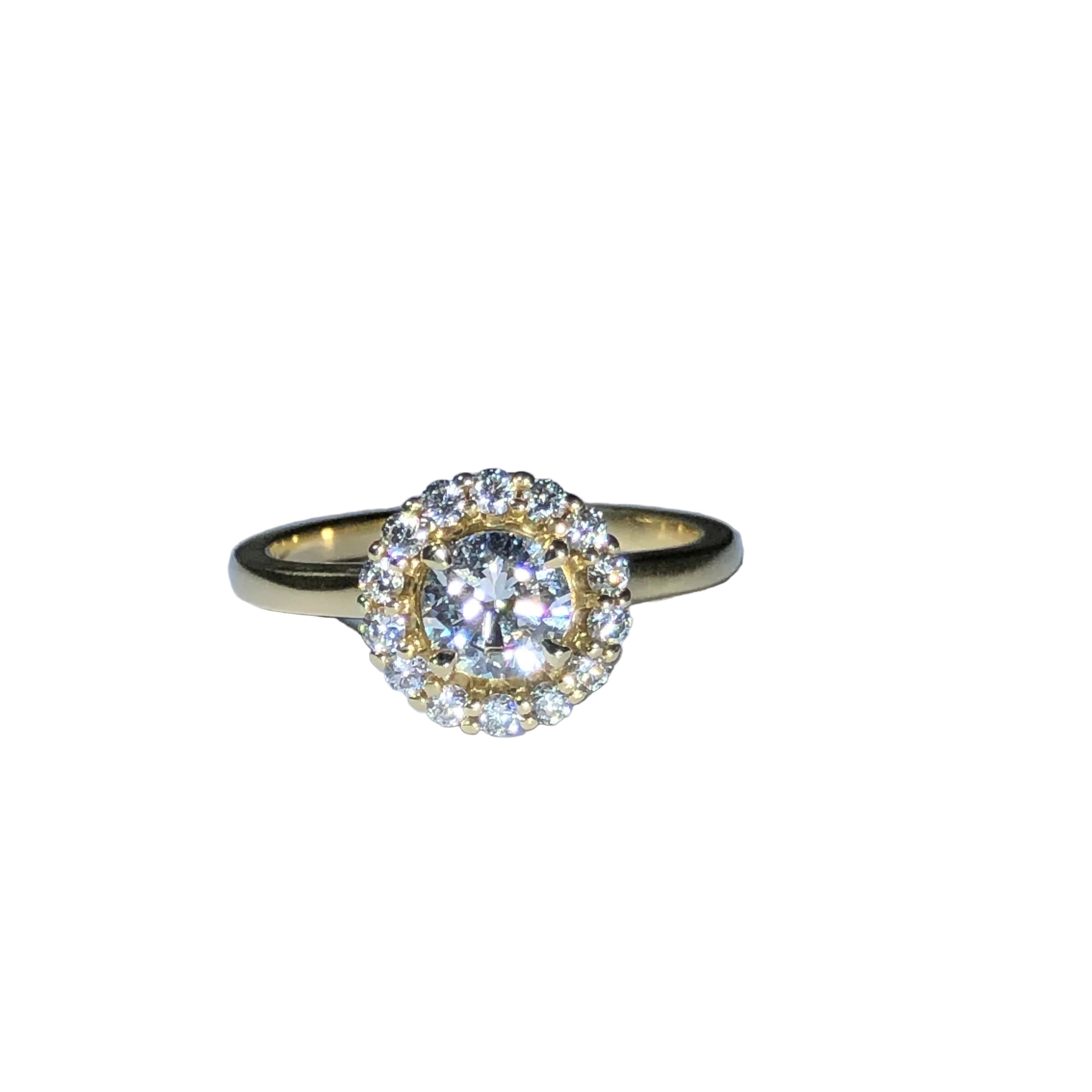 The Halo Engagement Ring w. Lab Diamond
