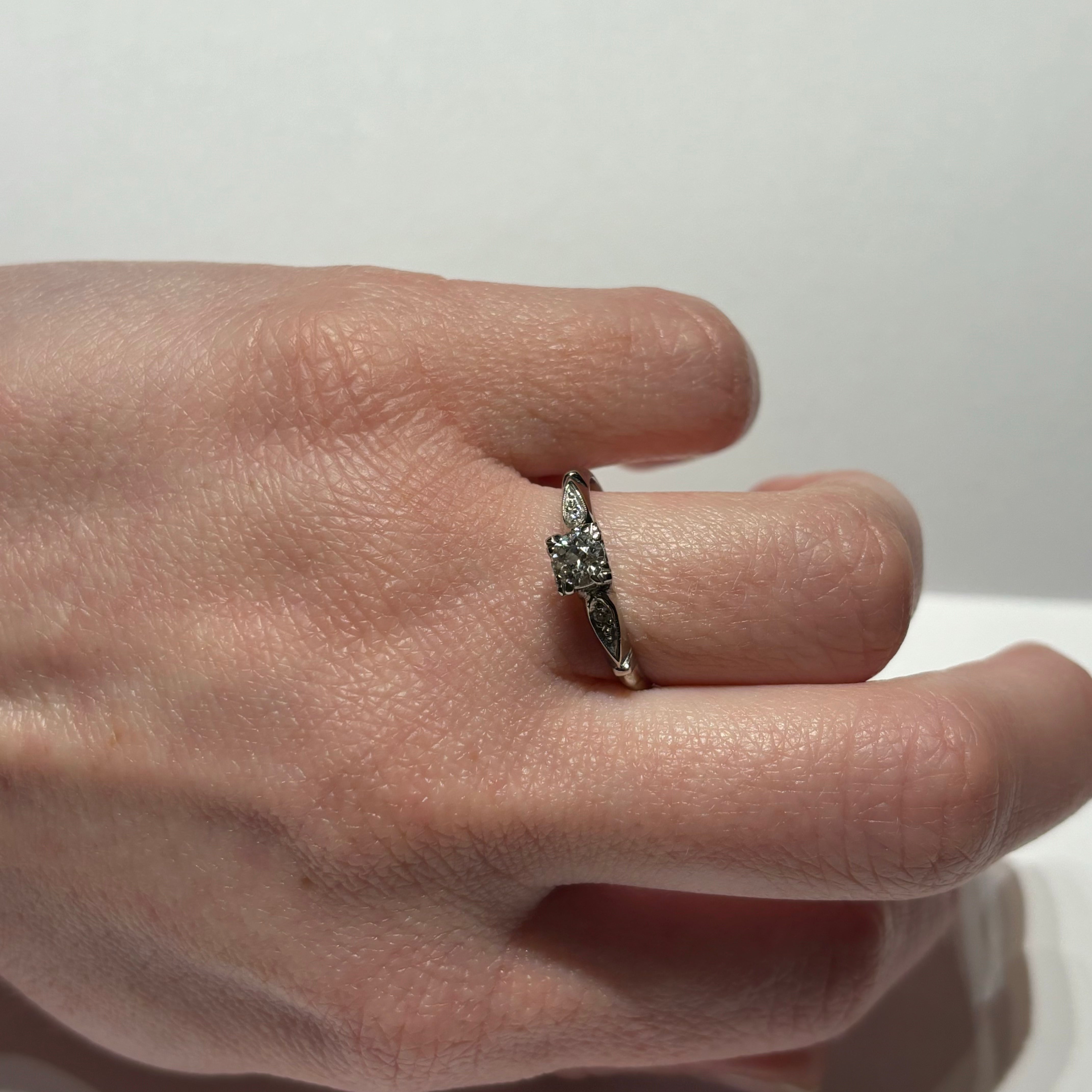 Vintage Engagement Ring w. Petal Accents