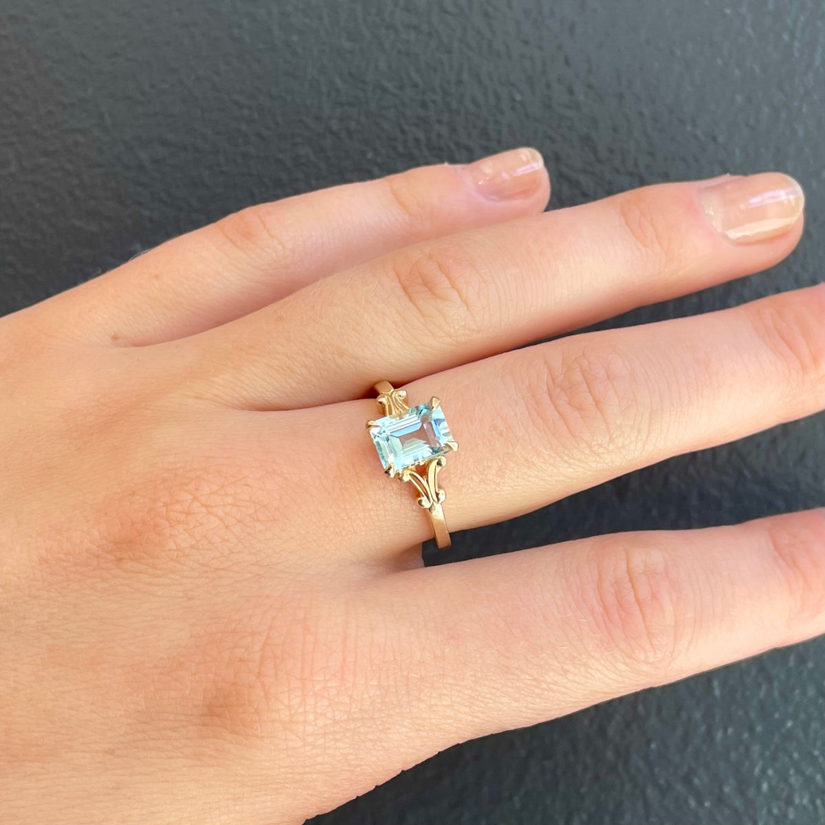 Emerald-cut Aquamarine Solitaire