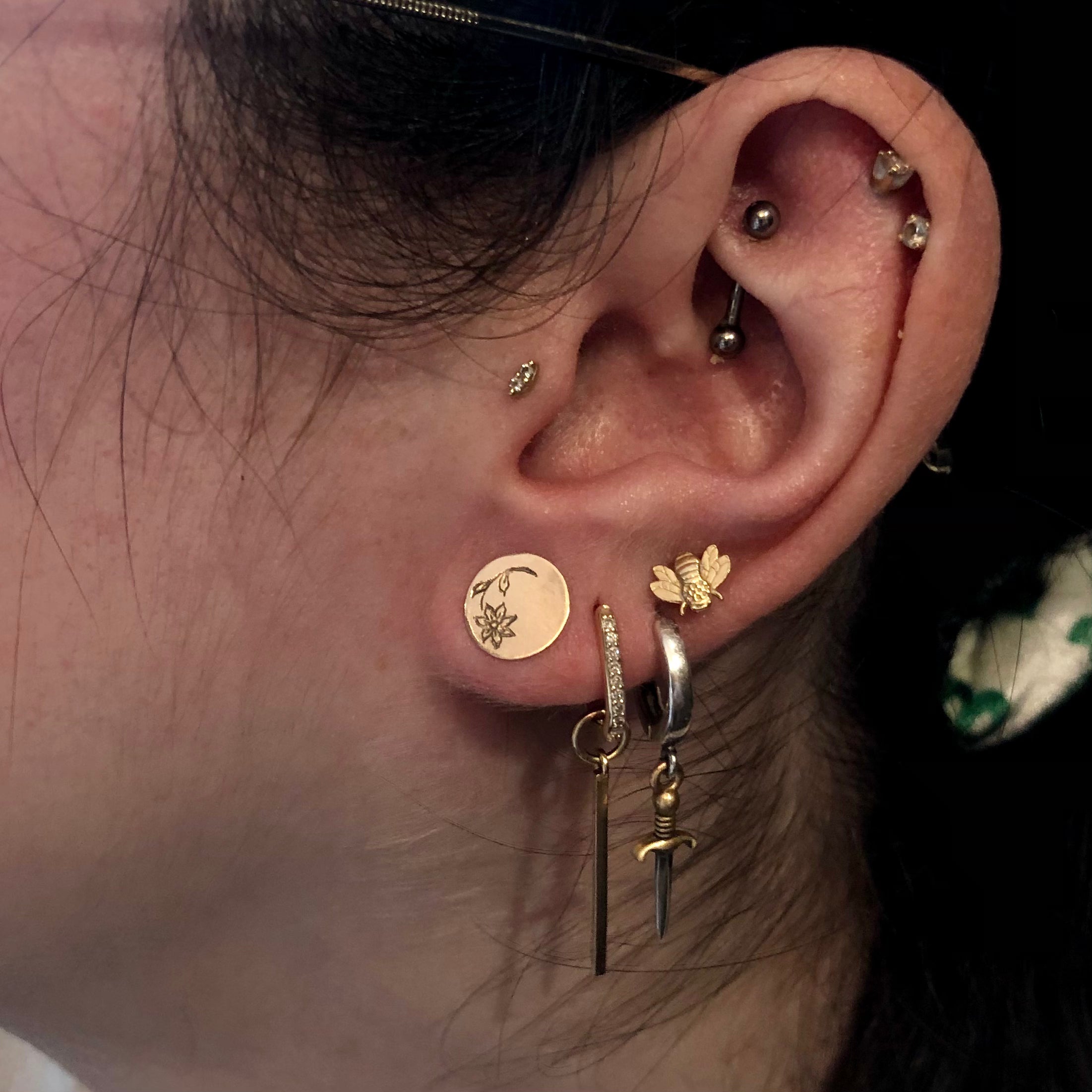 10k Vintage Floral Studs