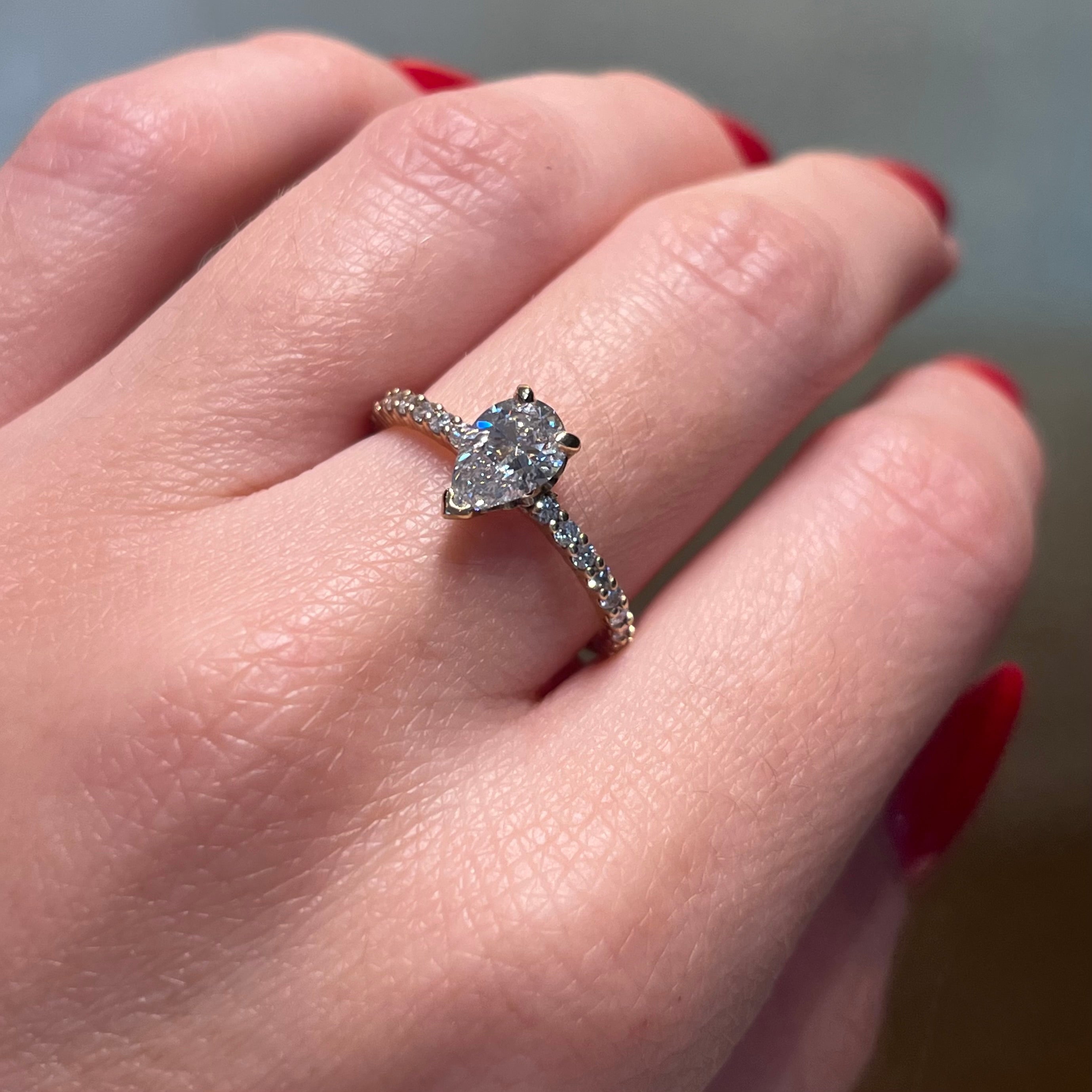 Pear Pave Solitaire