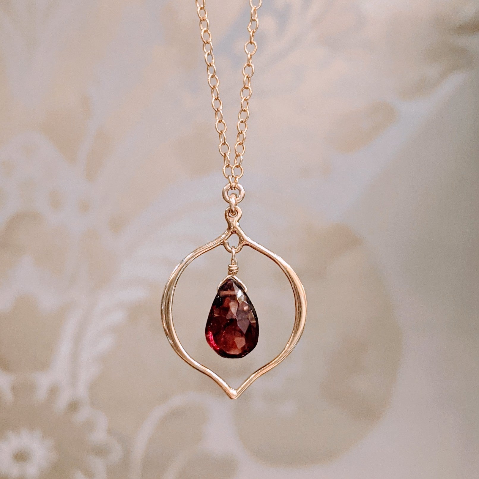 Petal w. Briolette Necklace