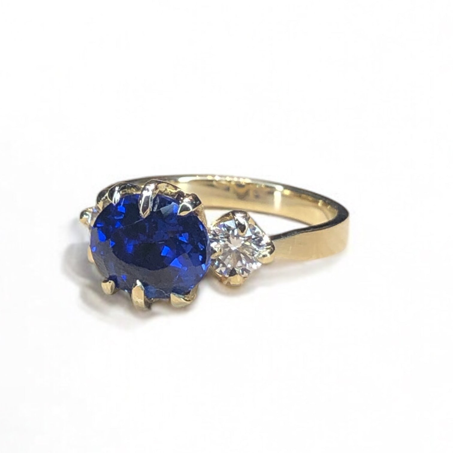 14k Yellow Gold East West Oval Sapphire Trio