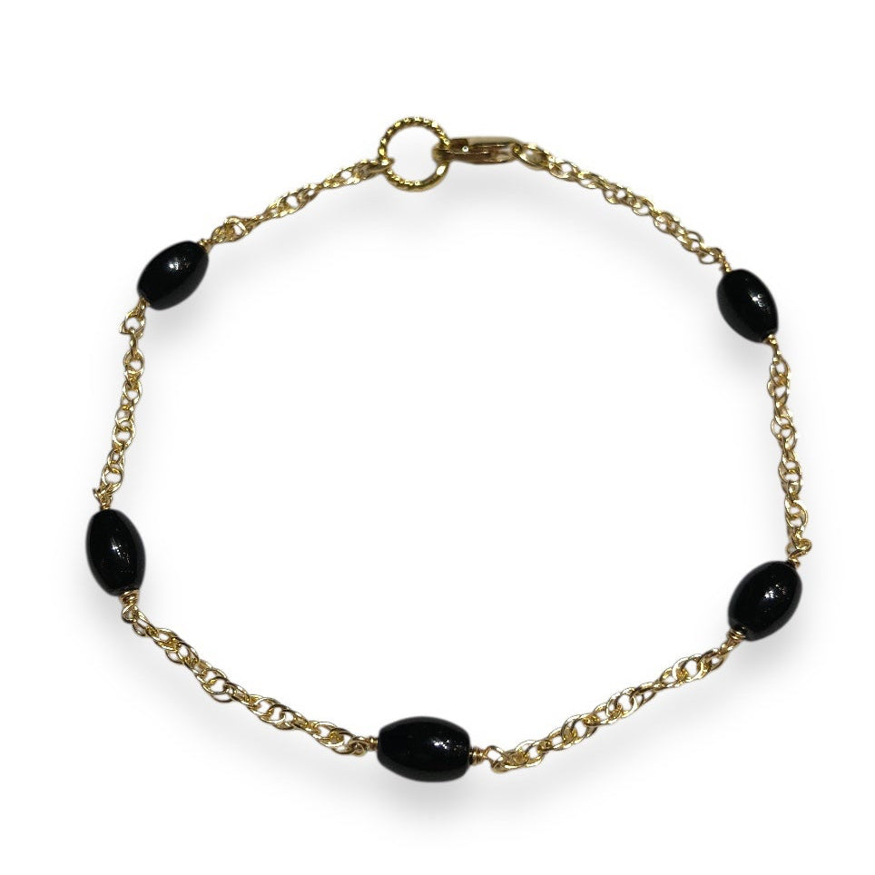 onyx bracelet, onyx cabochon, cabochon bracelet, gold fill, gold fill bracelet, 14k yellow gold, locally made, local jewelry, women-owned, northampton jewelry, cambridge jewelry