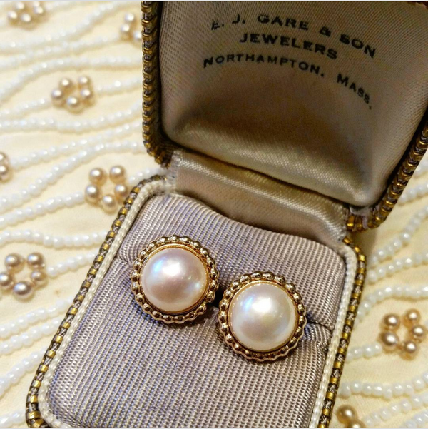 40% Off! Pearl In Textured Setting Stud Earrings