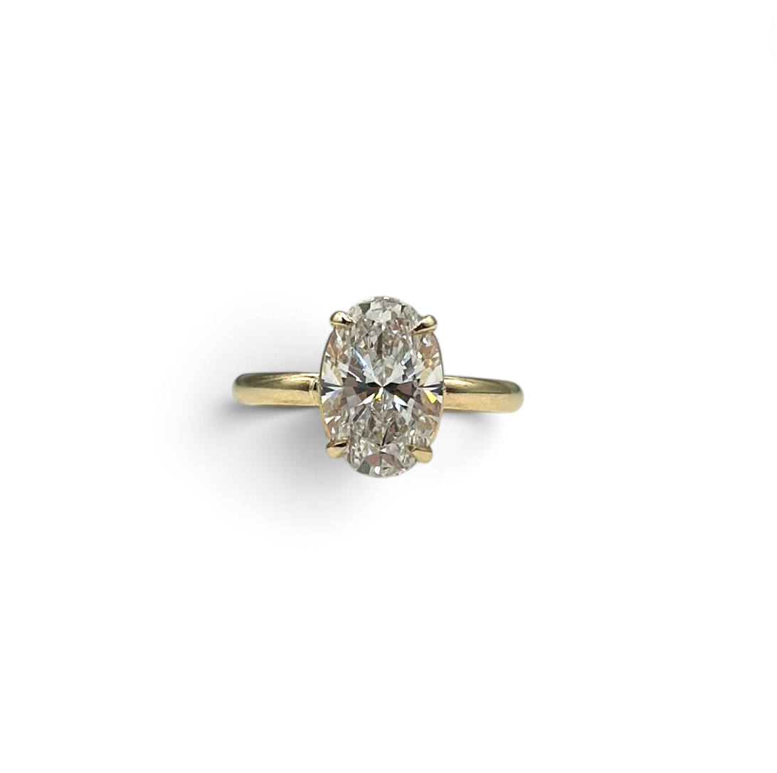 Elongated Lab Oval Solitaire