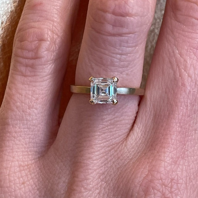 Diamond Engagement Ring w. Asscher Cut Diamond