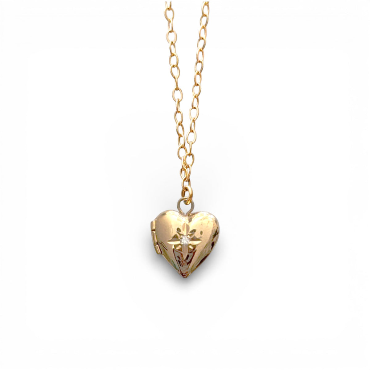 14k Tiny Heart Locket w. Diamond