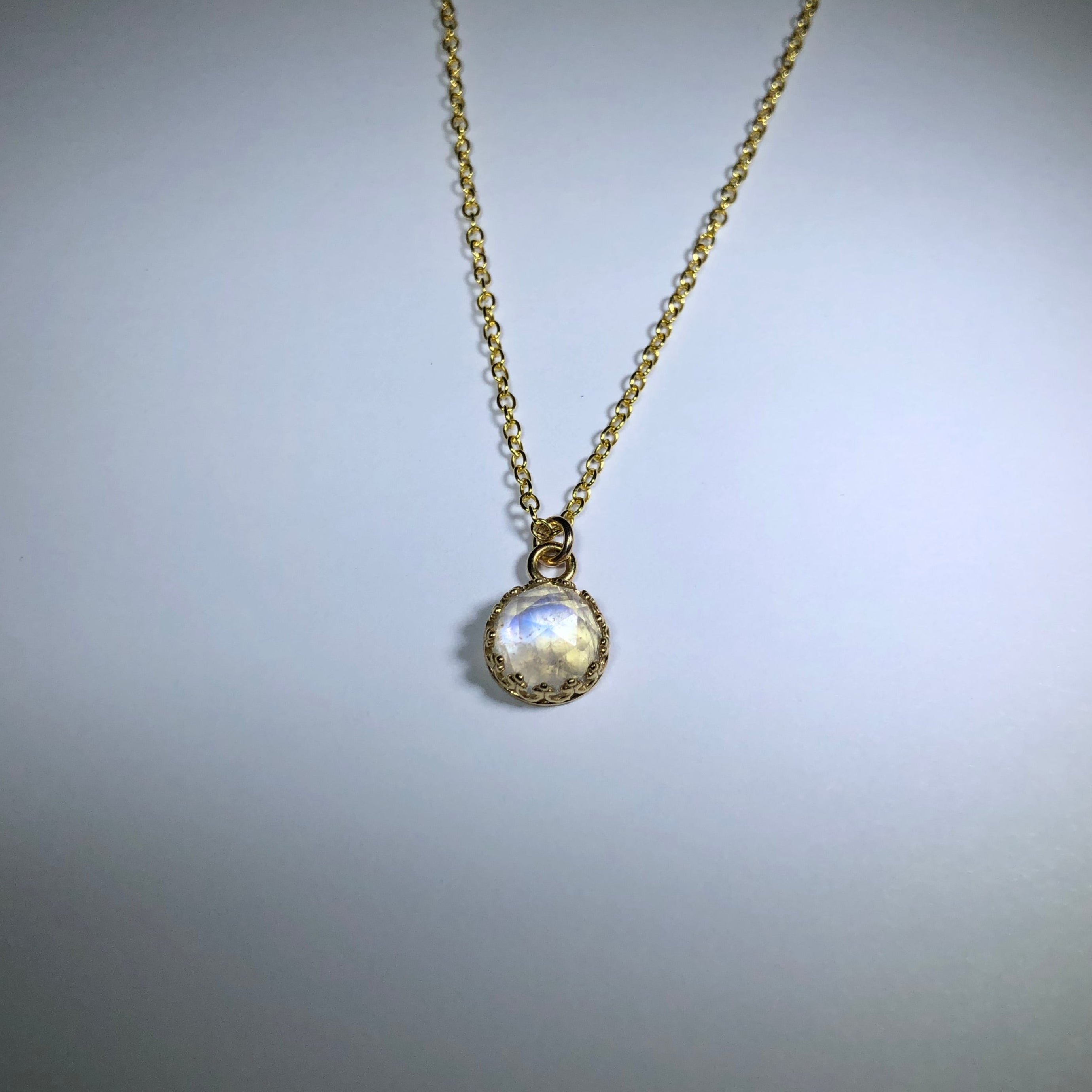 Crown Setting Necklace