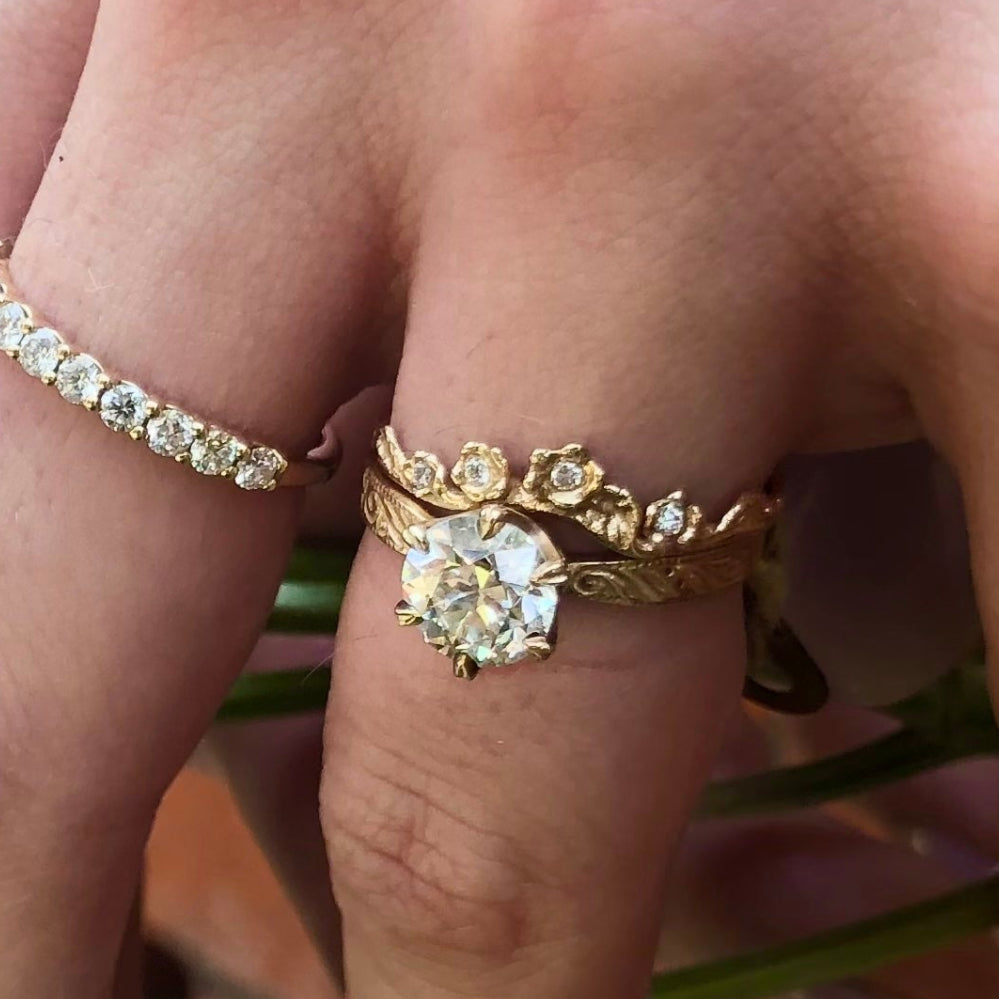 The Garland Contour Ring