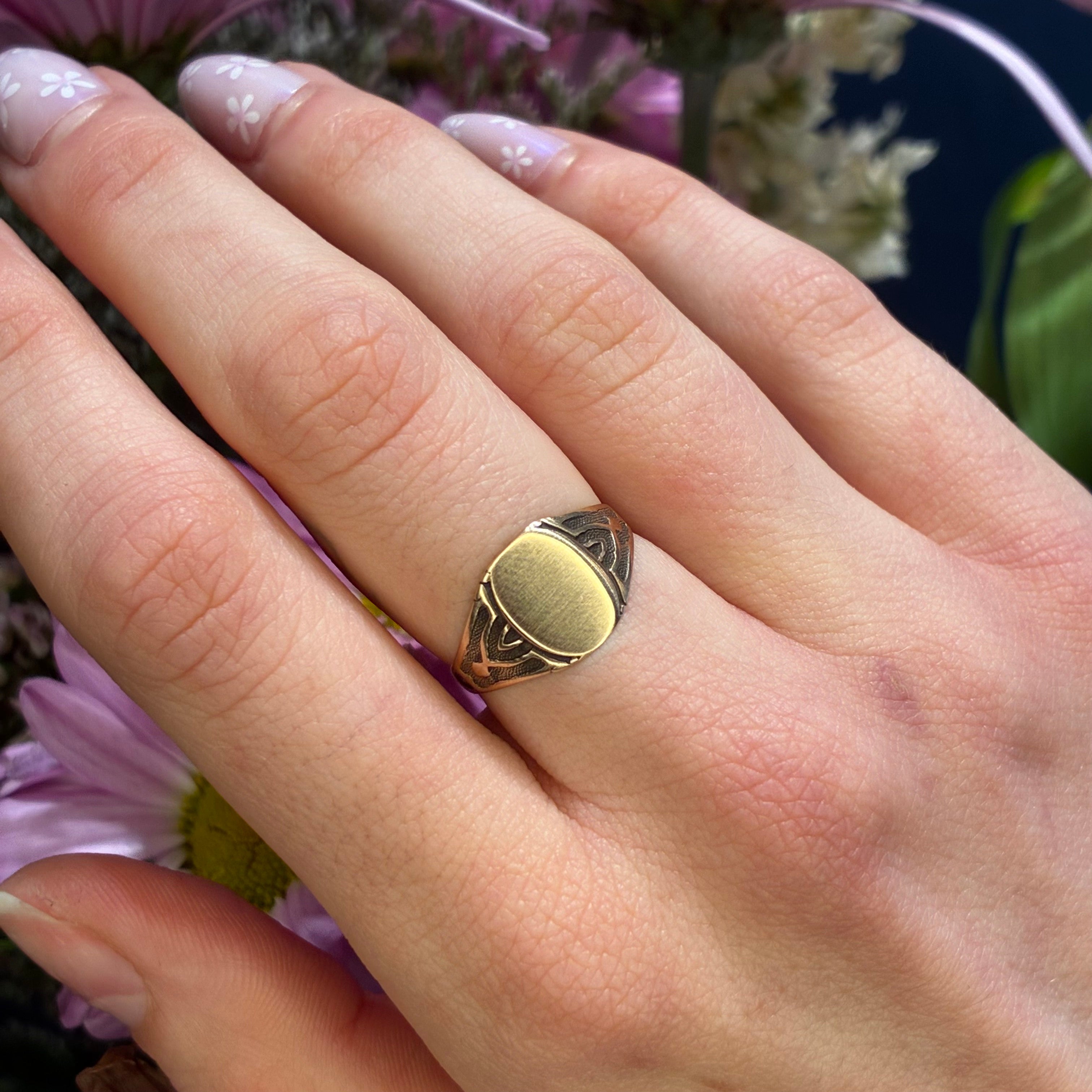 Antique Victorian 10k Gold Signet Ring