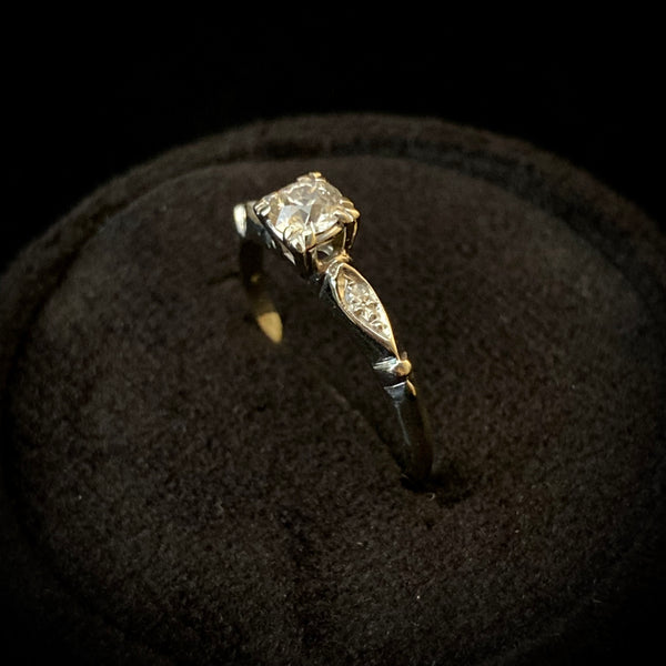 Vintage Engagement Ring w. Petal Accents