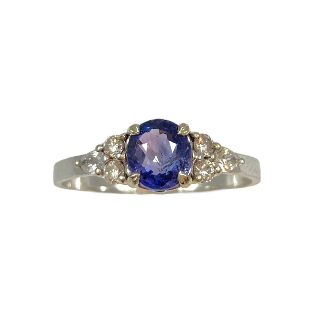 The Flora Engagement Ring w. Sapphire