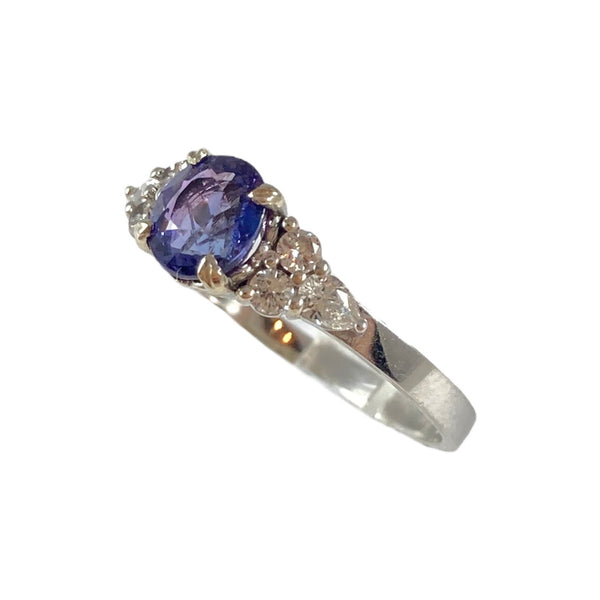 The Flora Engagement Ring w. Sapphire