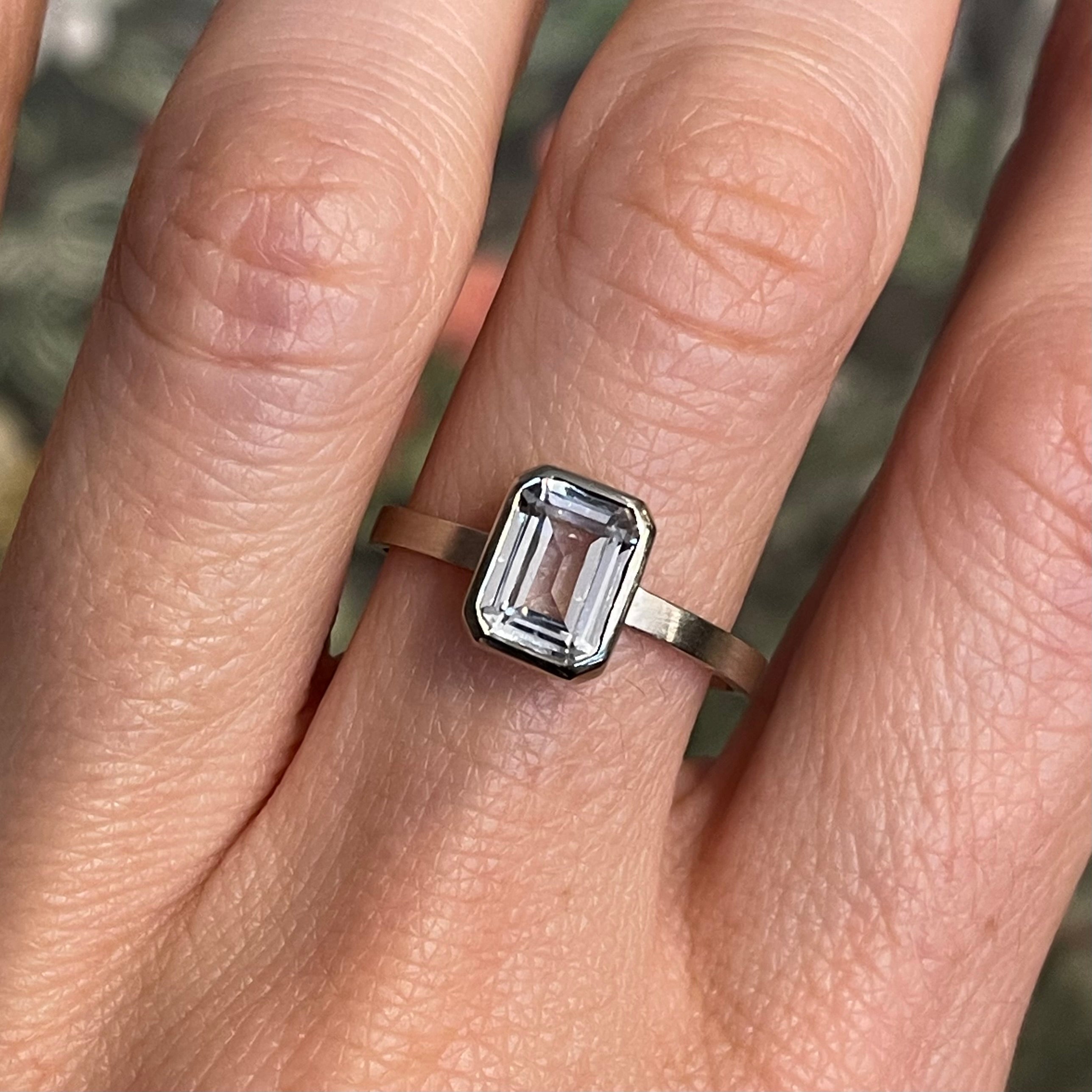 The Palace Engagement Ring w. White Sapphire