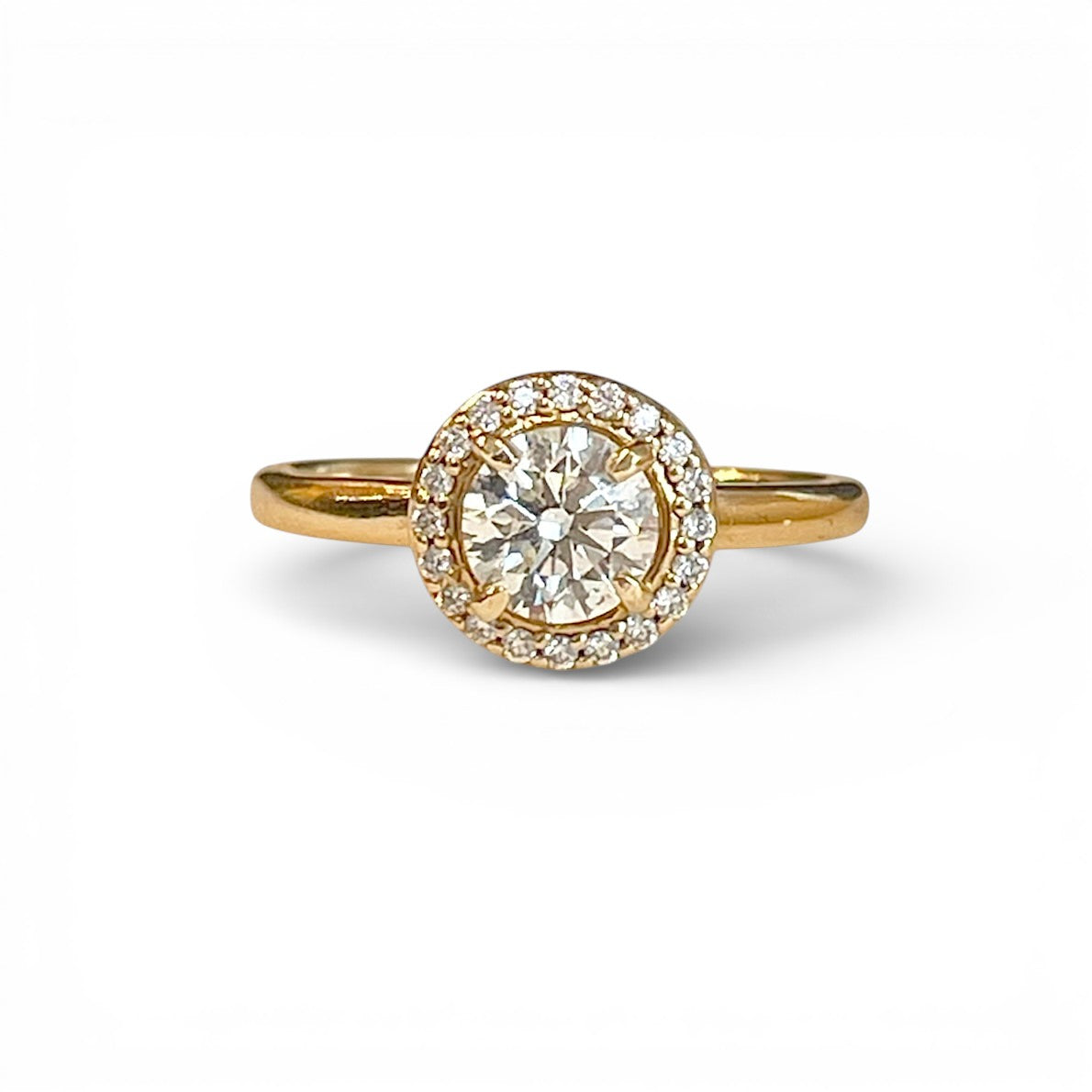 The Halo Engagement Ring w. Round Diamond