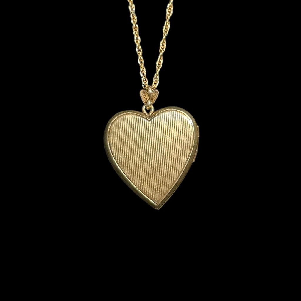 Vintage Heart Locket, Heart Locket, Heart Necklace, Vintage Locket, Love  Locket, Silver Locket, Gifts for Mom, Gift for Her, Gifts for Women - Etsy  | Heart locket, Vintage heart necklaces, Silver lockets