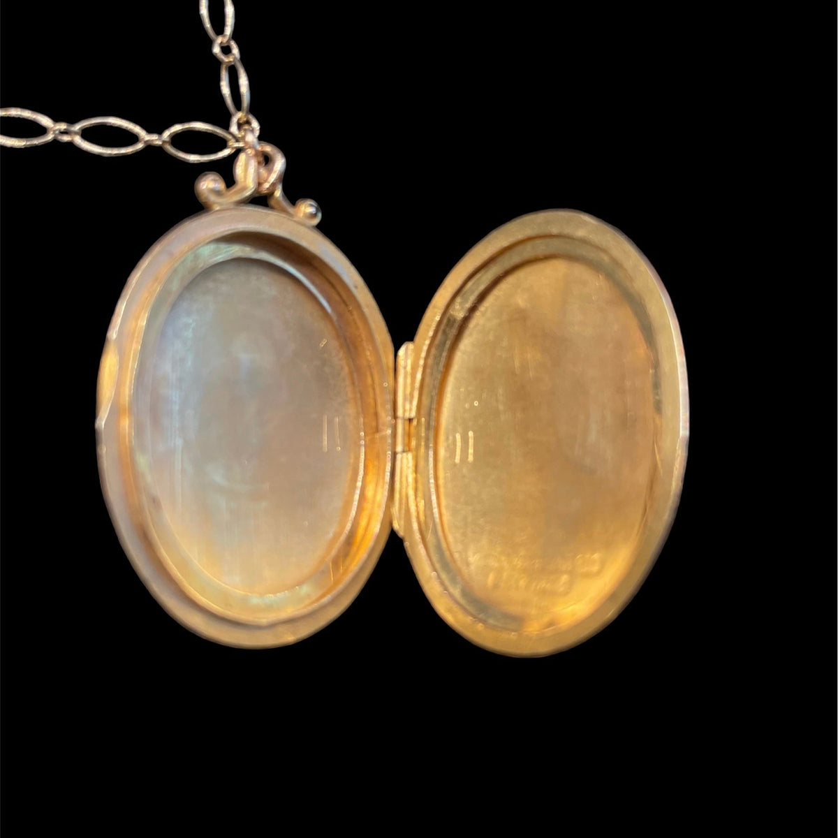 Antique Oval Locket – Rebekah Brooks Jewelry
