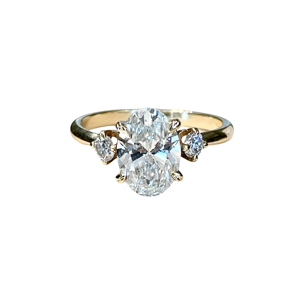 Classic Trio Engagement Ring w. Oval Diamond
