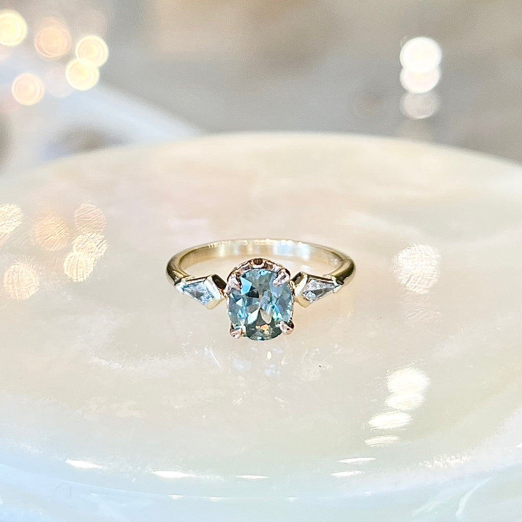 Peacock Sapphire Ring w. Kite Diamonds