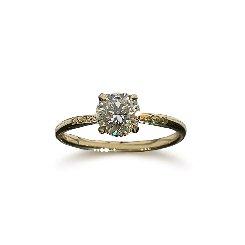 Solitaire w. Engraved shoulders
