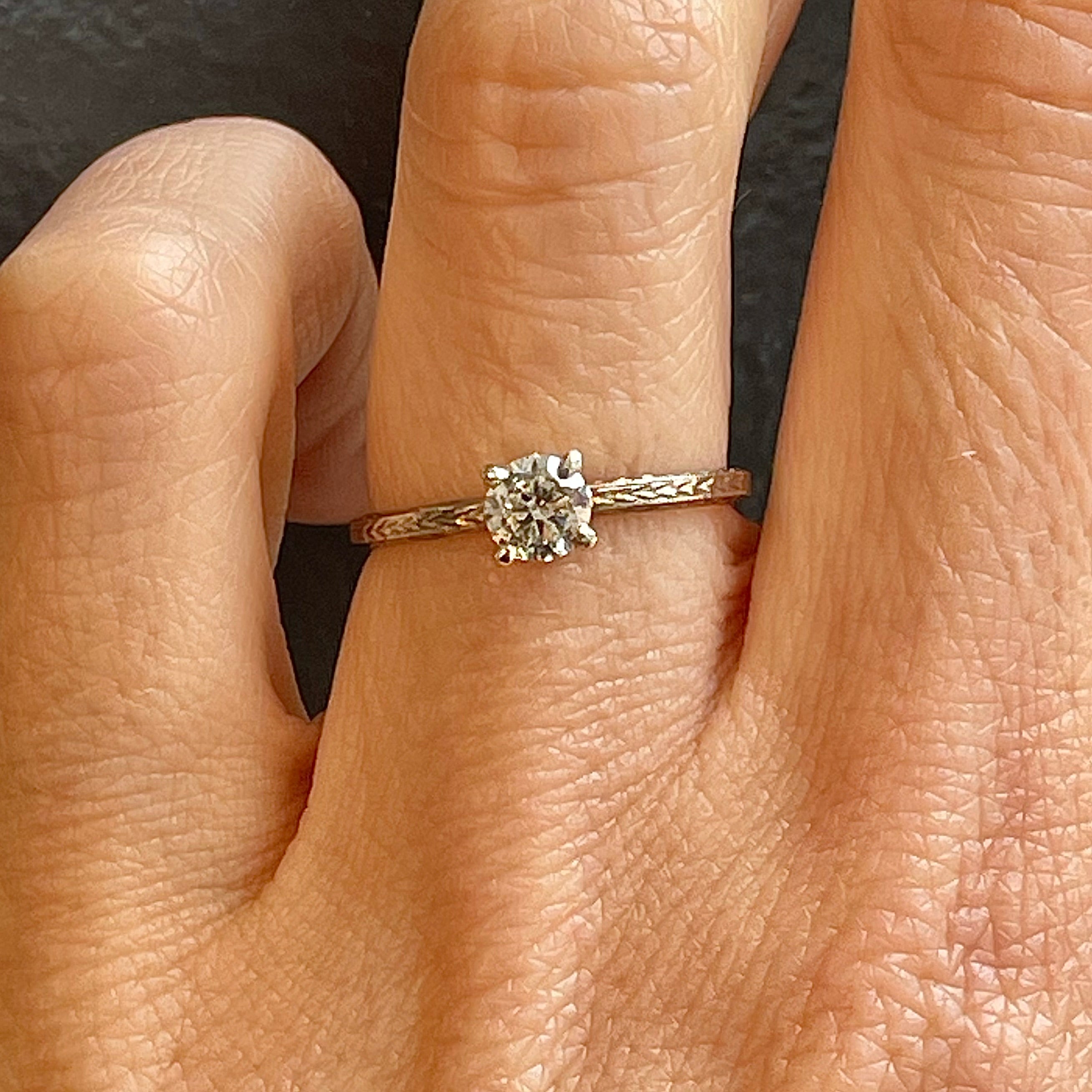 The White Gold Wheat Solitaire