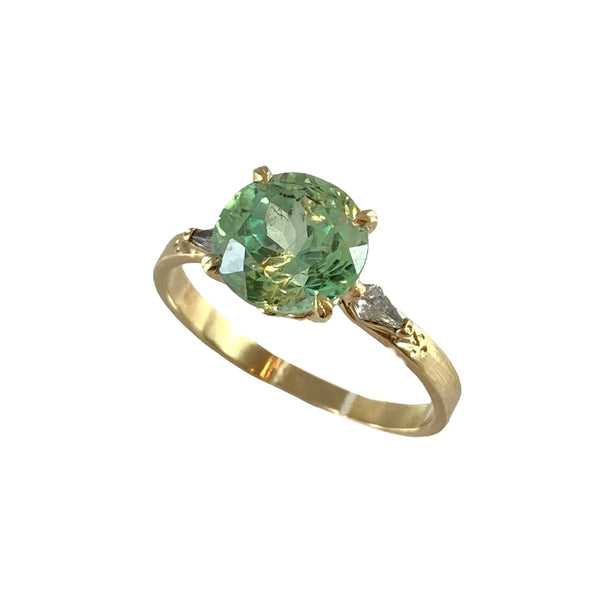 Green Parti Sapphire Ring w. Kite Diamond Accents