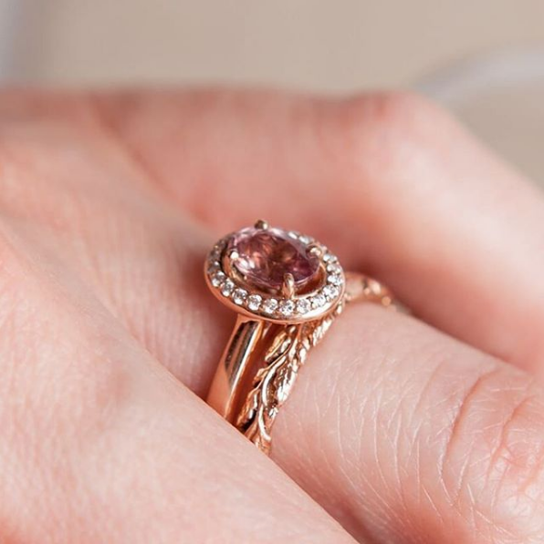 The Halo Engagement Ring w. Oval Morganite