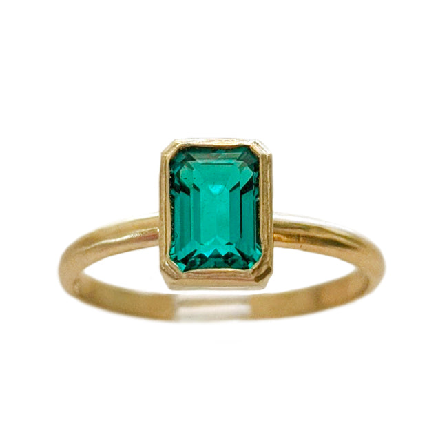 The Palace Engagement Ring w. Emerald