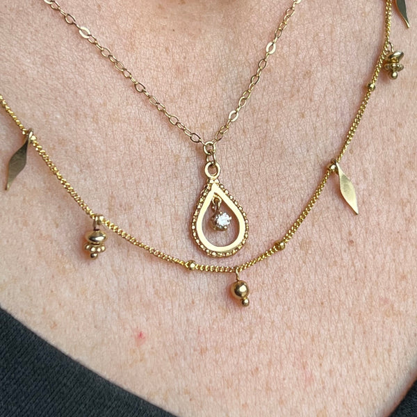 14k Small Teardrop Necklace w. Diamond