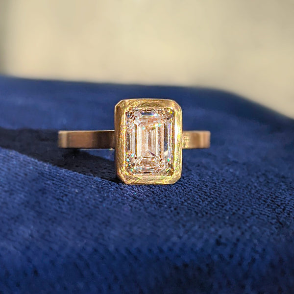 The Palace Engagement Ring w. Diamond