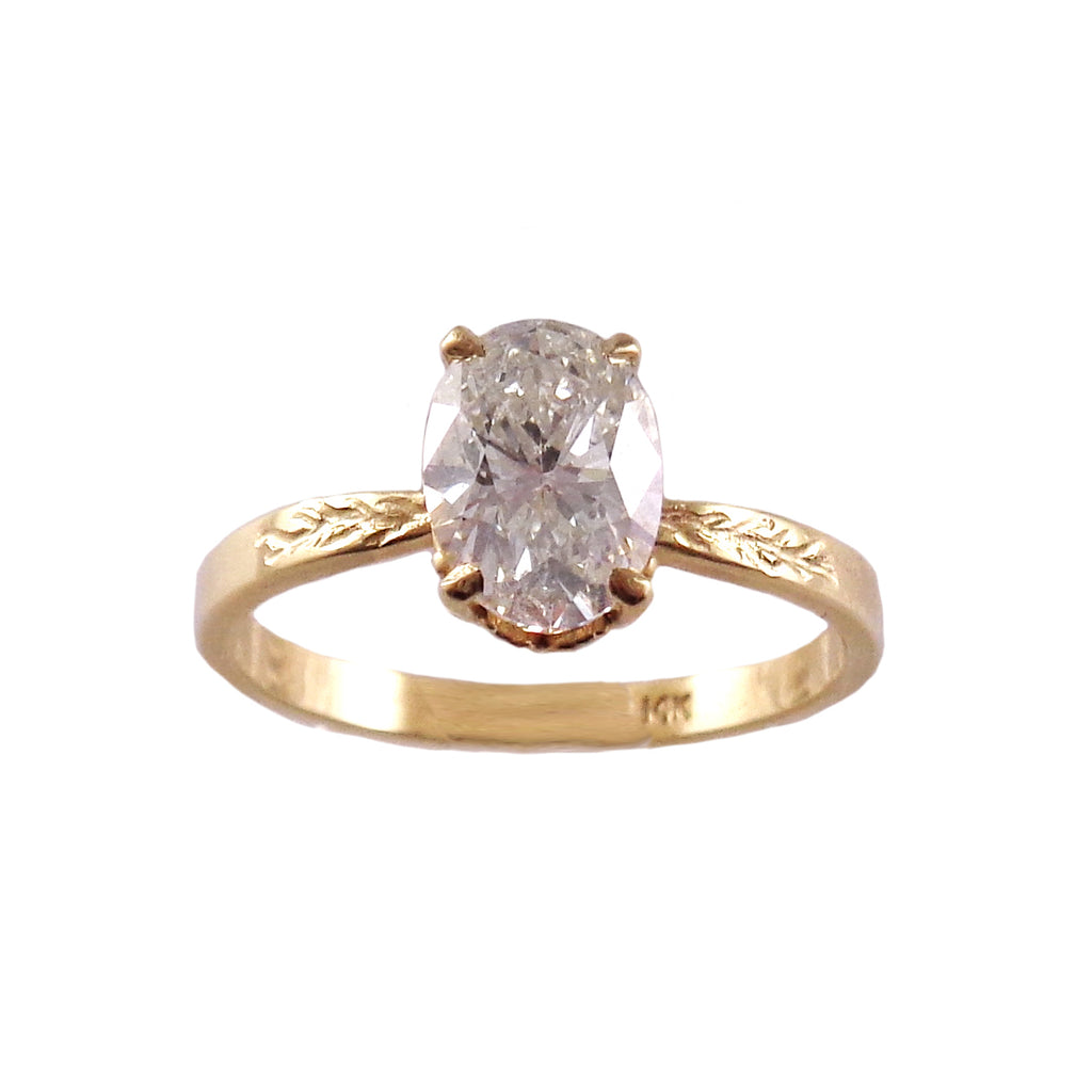 The Classic Solitaire Engagement Ring w. Branch Engraving