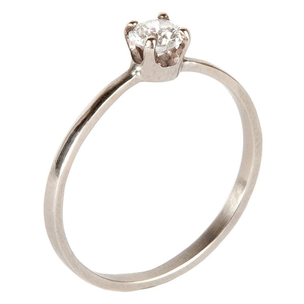 The Petite Solitaire Engagement Ring w. Round Diamond